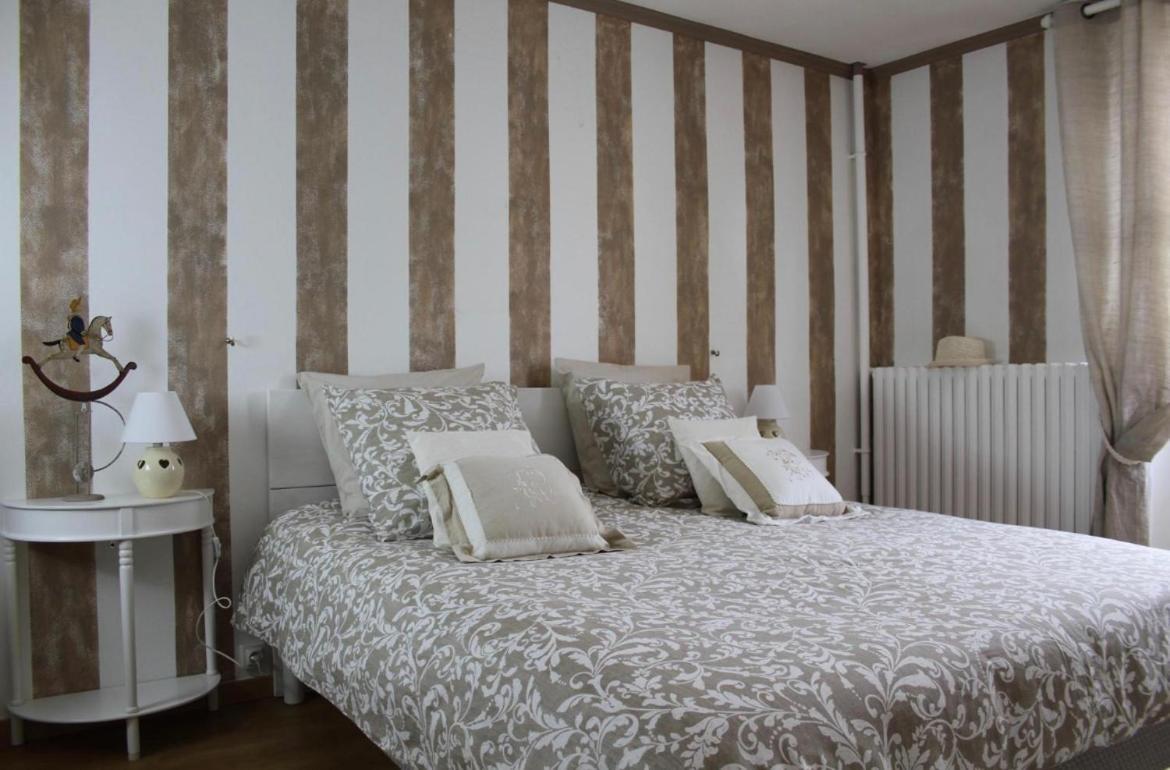 Chambres A La Maison Hermitage Aincourt Εξωτερικό φωτογραφία