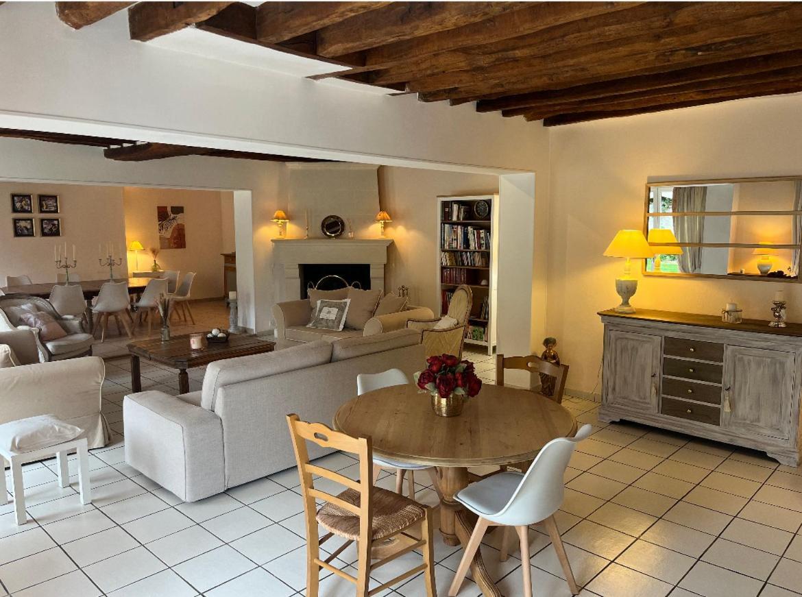 Chambres A La Maison Hermitage Aincourt Εξωτερικό φωτογραφία