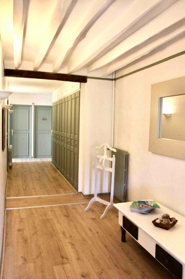 Chambres A La Maison Hermitage Aincourt Εξωτερικό φωτογραφία