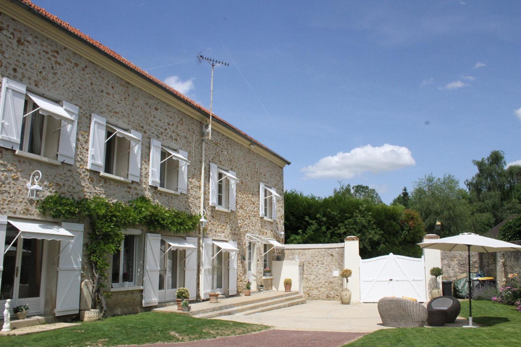 Chambres A La Maison Hermitage Aincourt Εξωτερικό φωτογραφία