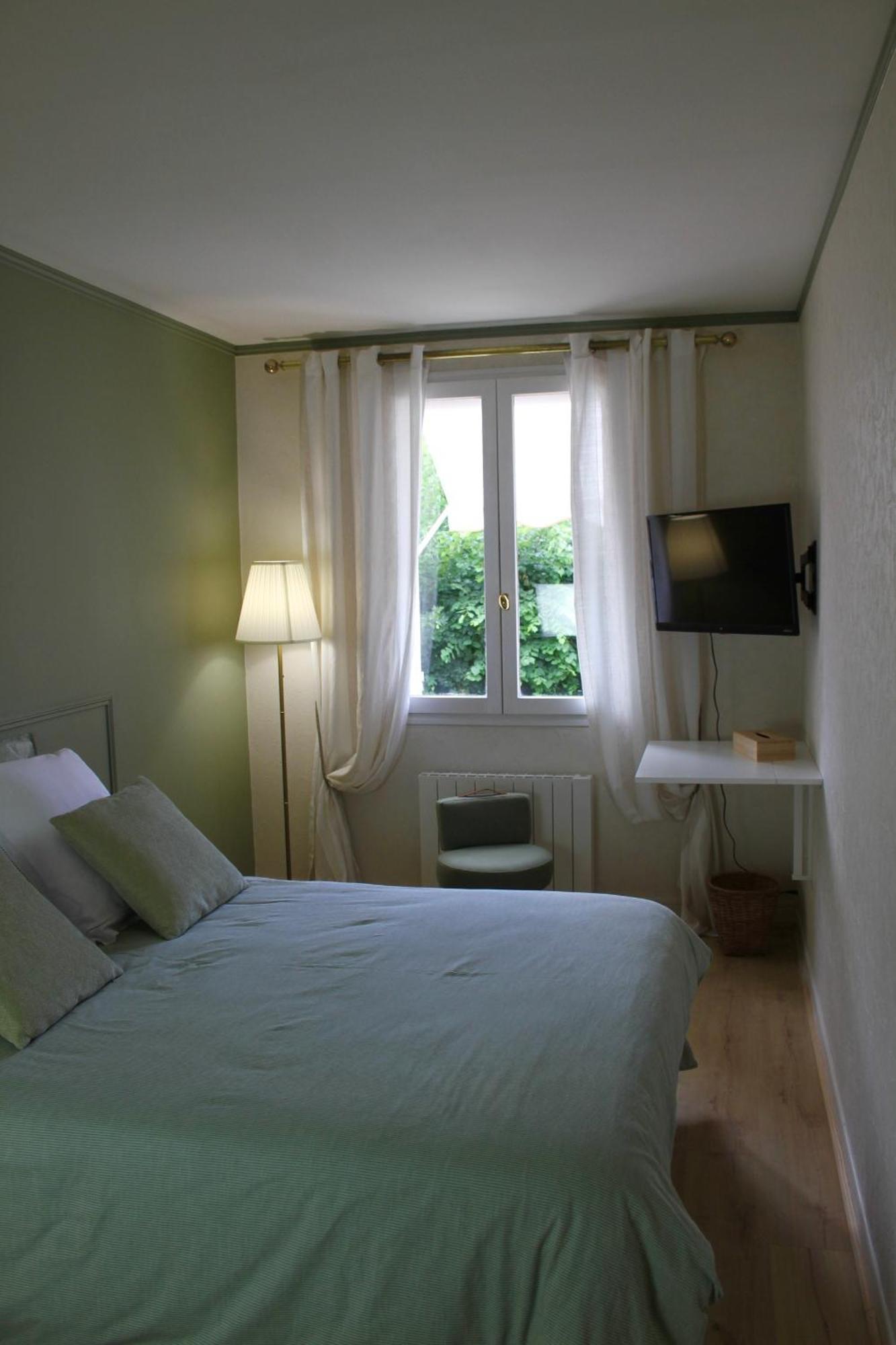 Chambres A La Maison Hermitage Aincourt Εξωτερικό φωτογραφία